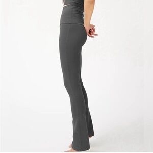 NWT Groceries Apparel Mini Flared Leggings Black (Pomegranate) Iron Small 27”